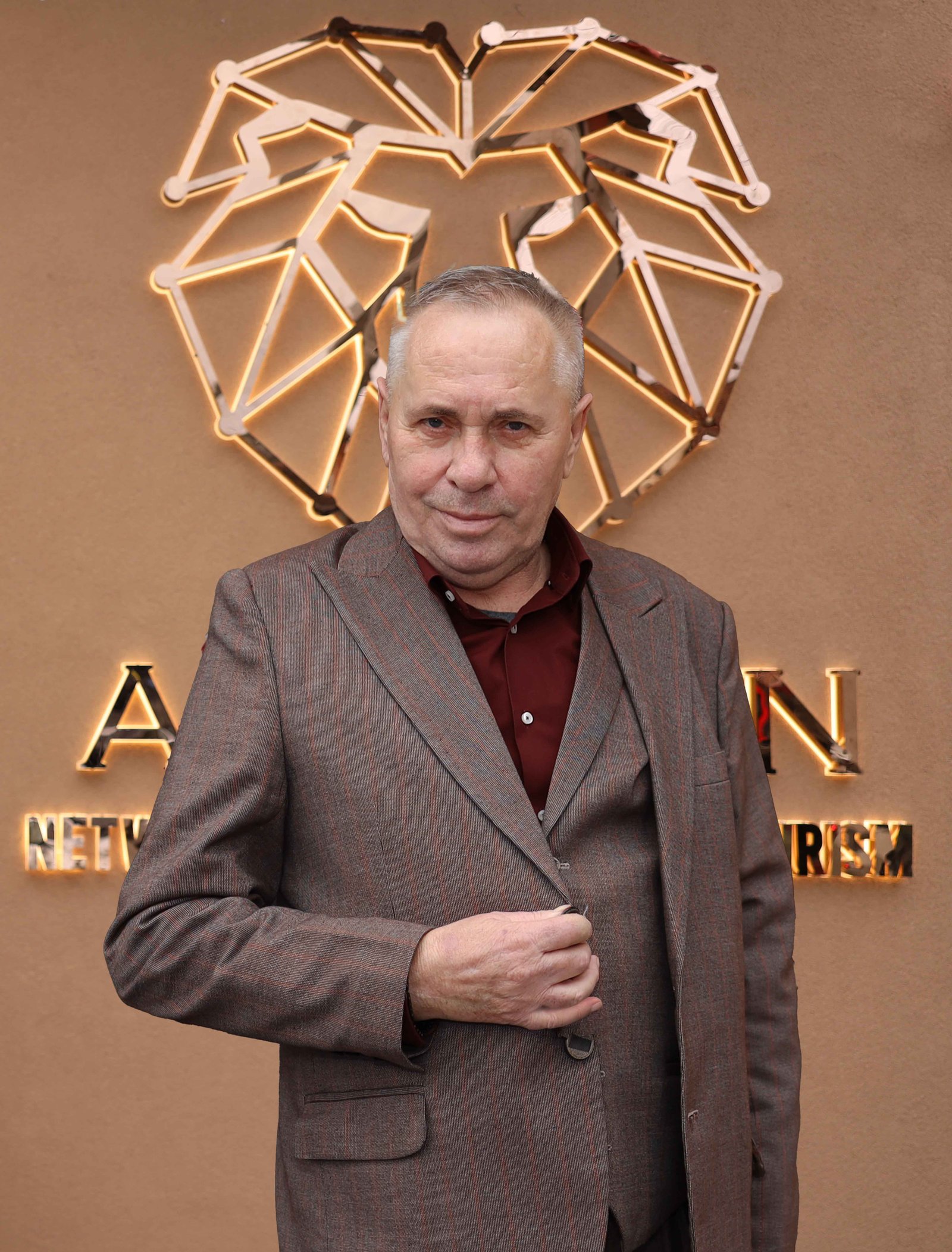 Asllan Karavidaj - Historia e Kompanisë